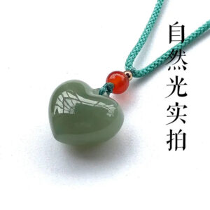 Hetian jade heart-shaped pendant, heart-shaped jade pendant, peach heart jade pendant necklace, small pendant.
